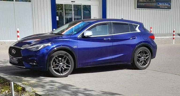 Infiniti Q30
